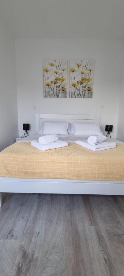 Yellow Dream Murvica  Ngoại thất bức ảnh
